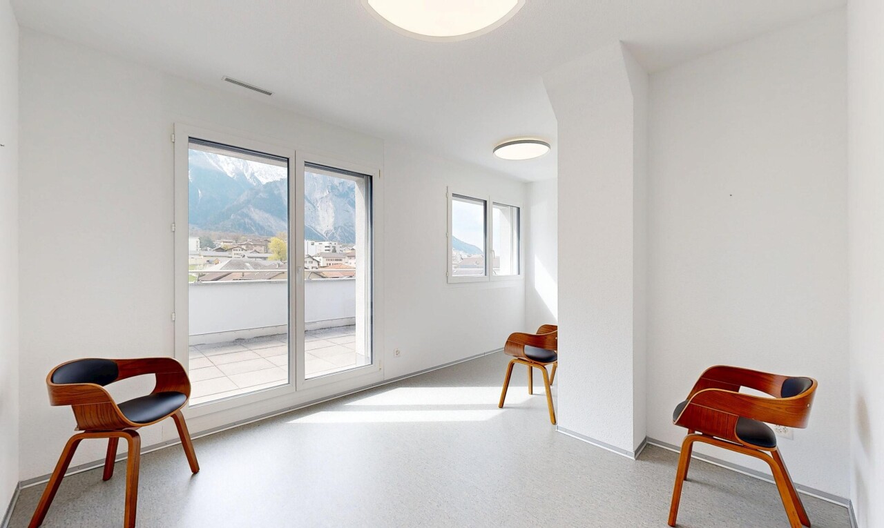 chambre avec ventilation, accès à l'extérieur, cloison sèche, et lumière naturelle