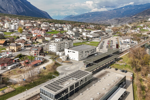 außenansicht mit blick auf die berge