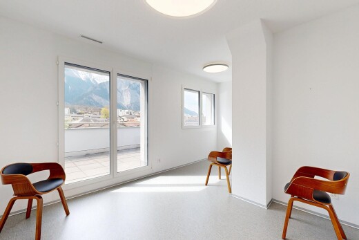 chambre avec ventilation, accès à l'extérieur, cloison sèche, et lumière naturelle