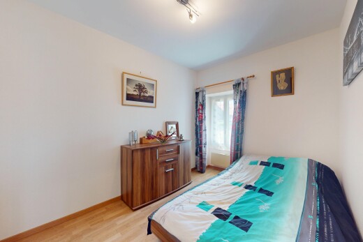 zimmer / schlafzimmer mit natürliches licht, natural light, gipskartonwand, drywall, und inside property