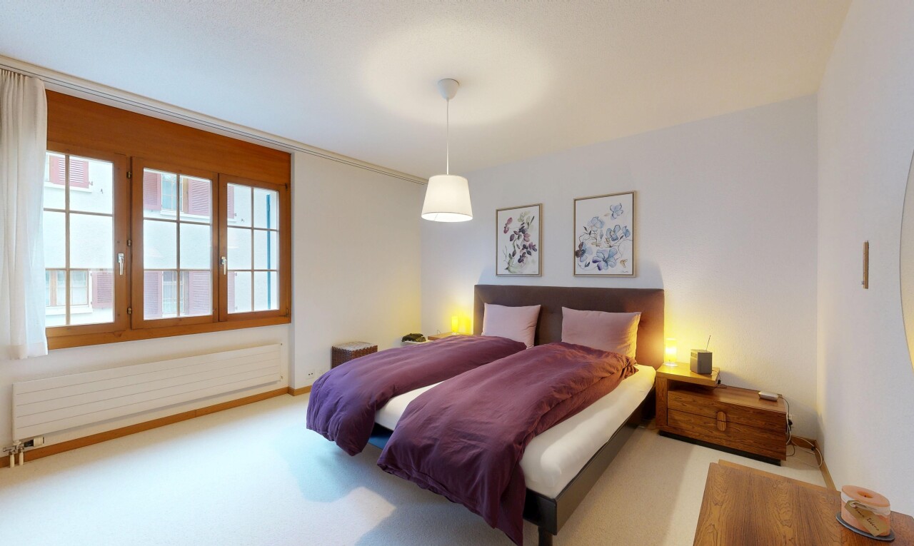 chambre avec drywall, cloison sèche, inside property, natural light, et lumière naturelle