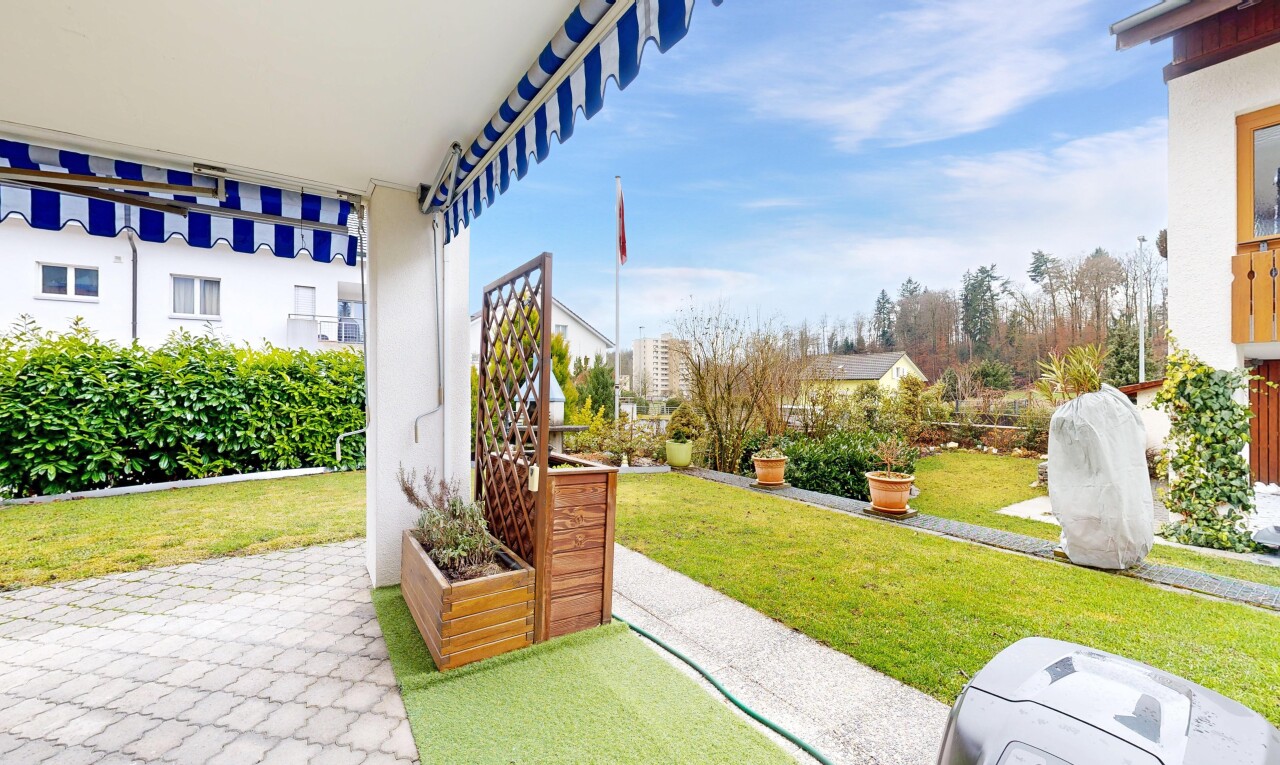 jardin avec from property, pelouse, day time, et terrasse