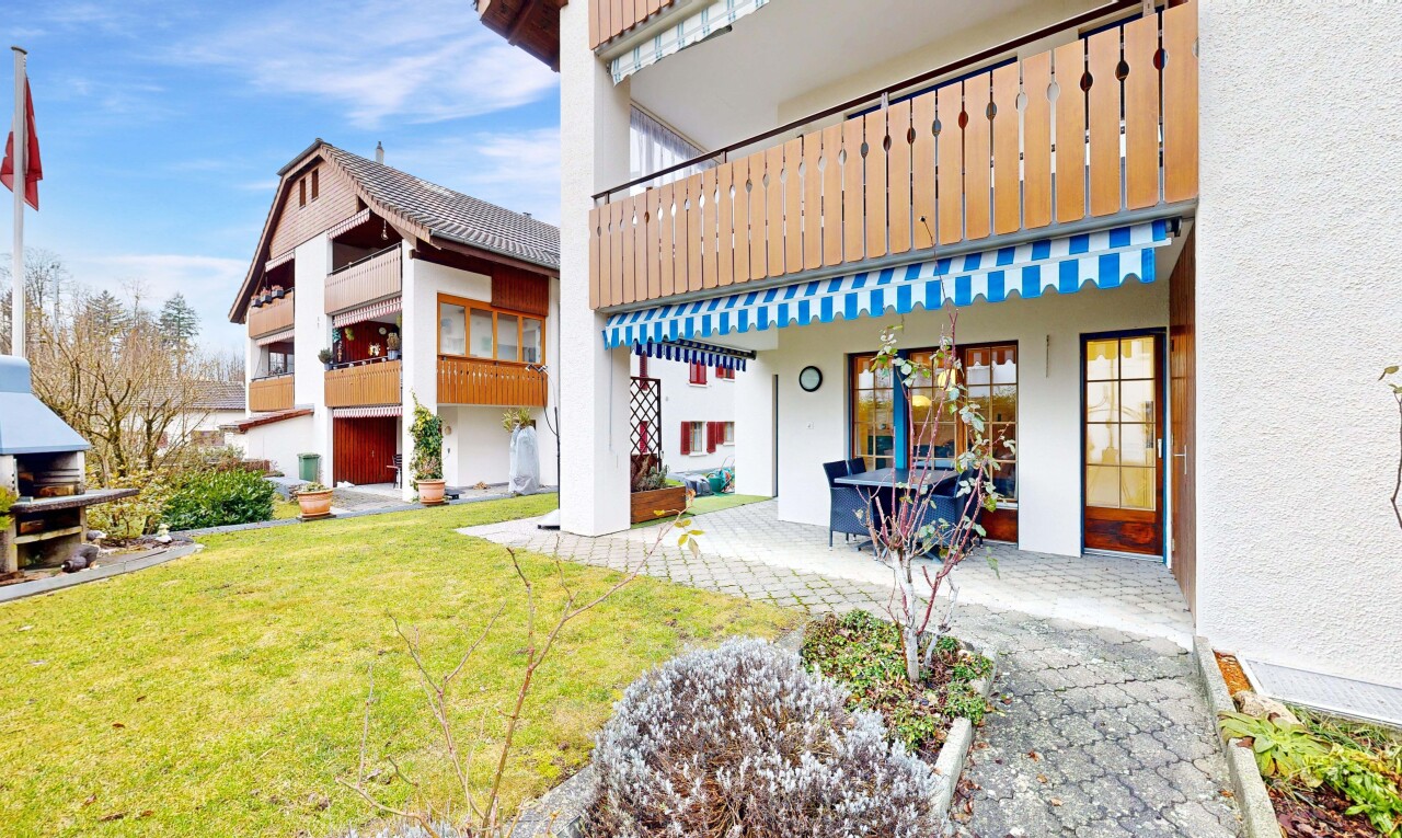 extérieur du bâtiment avec day time et auvent