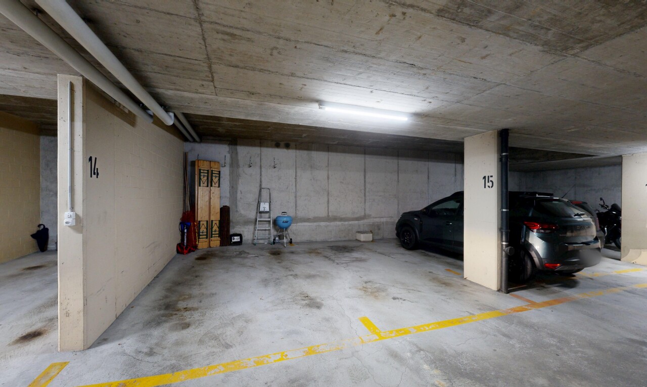 parking avec parking souterrain et inside property