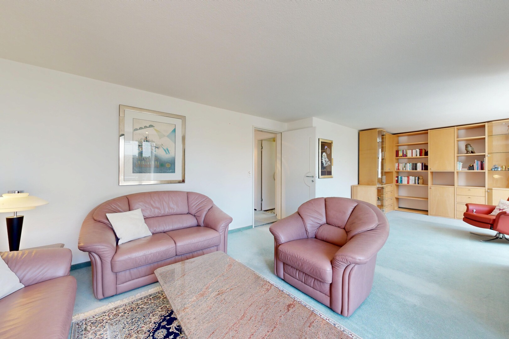 wohnzimmer mit inside property, gipskartonwand, drywall, teppich, und carpet