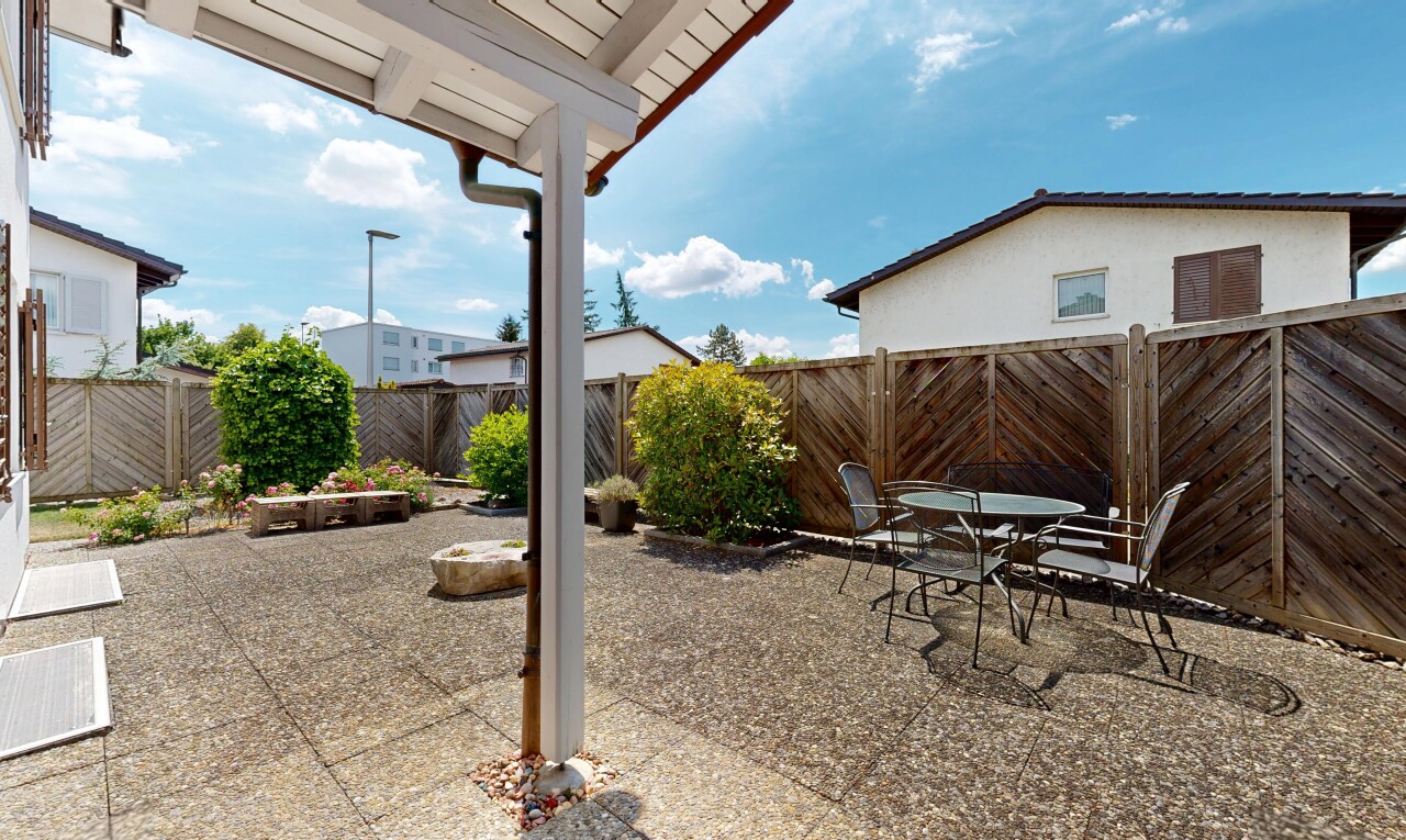 terrasse mit from property, day time, zaun, essbereich im freien, und terrasse