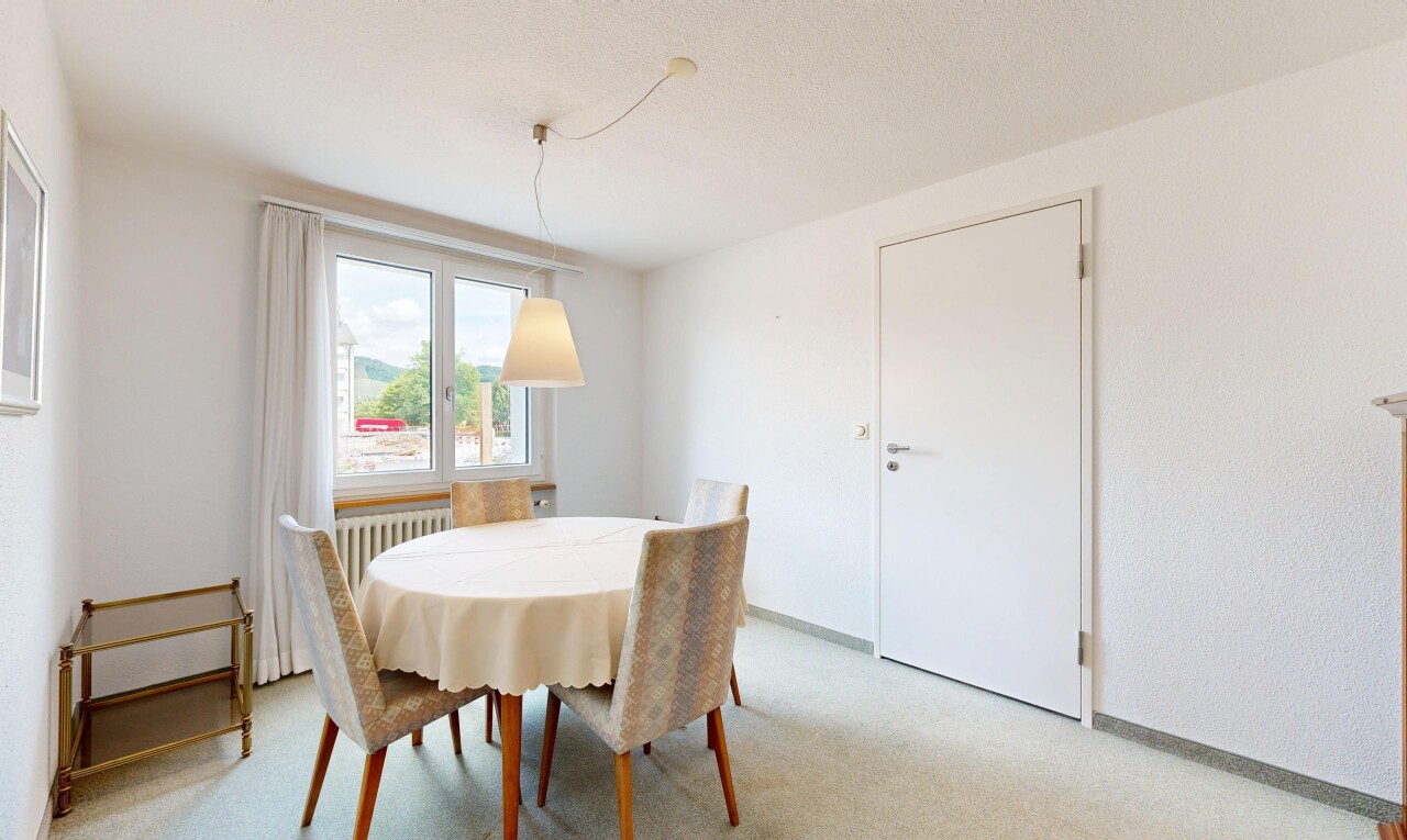esszimmer mit inside property, carpet, teppich, natural light, und natürliches licht