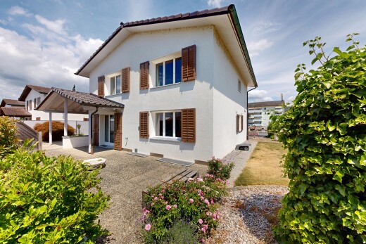 façade avec pergola, bardage en stuc, day time, property visible, et terrasse