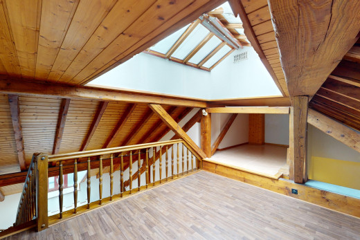 treppe mit parkettboden, dachfenster, dachschräge, balkendecke, und holzdecke
