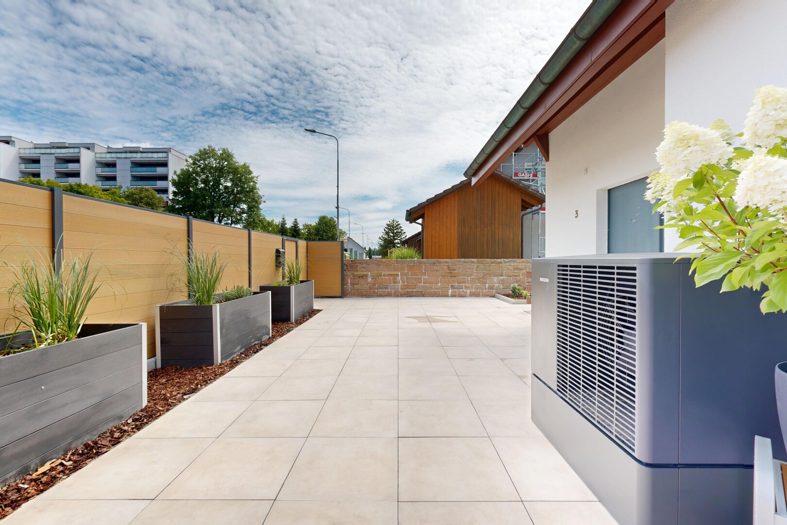 terrasse mit zaun, from property, und day time