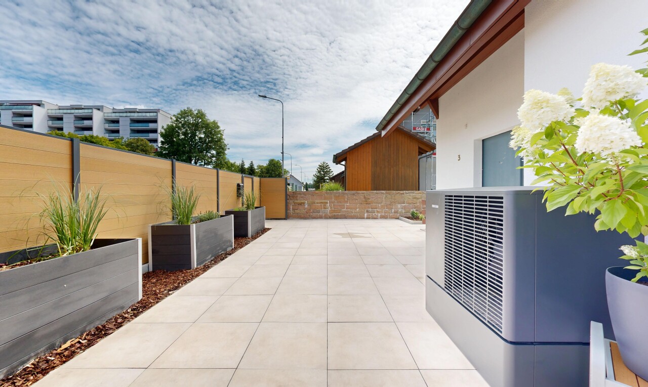 terrasse mit zaun, from property, und day time