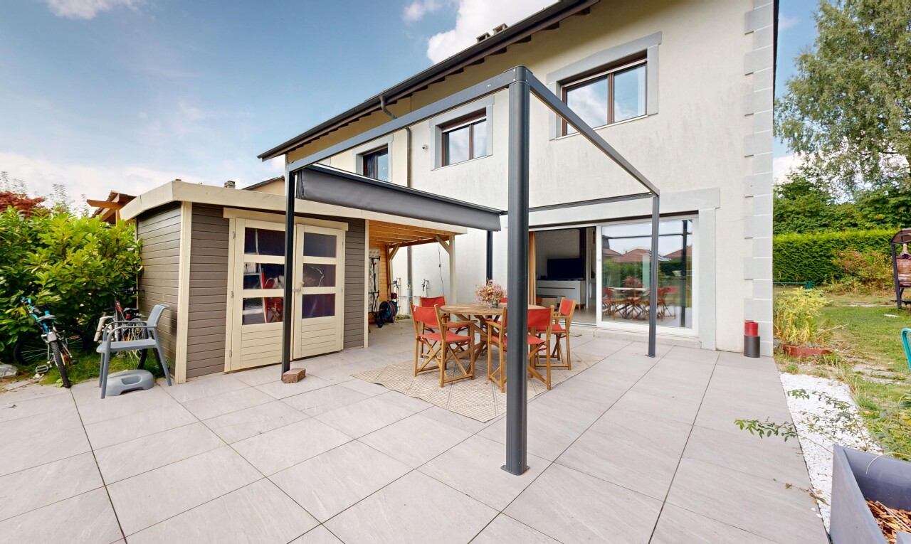 terrasse avec day time, property visible, coin repas extérieur, et terrasse