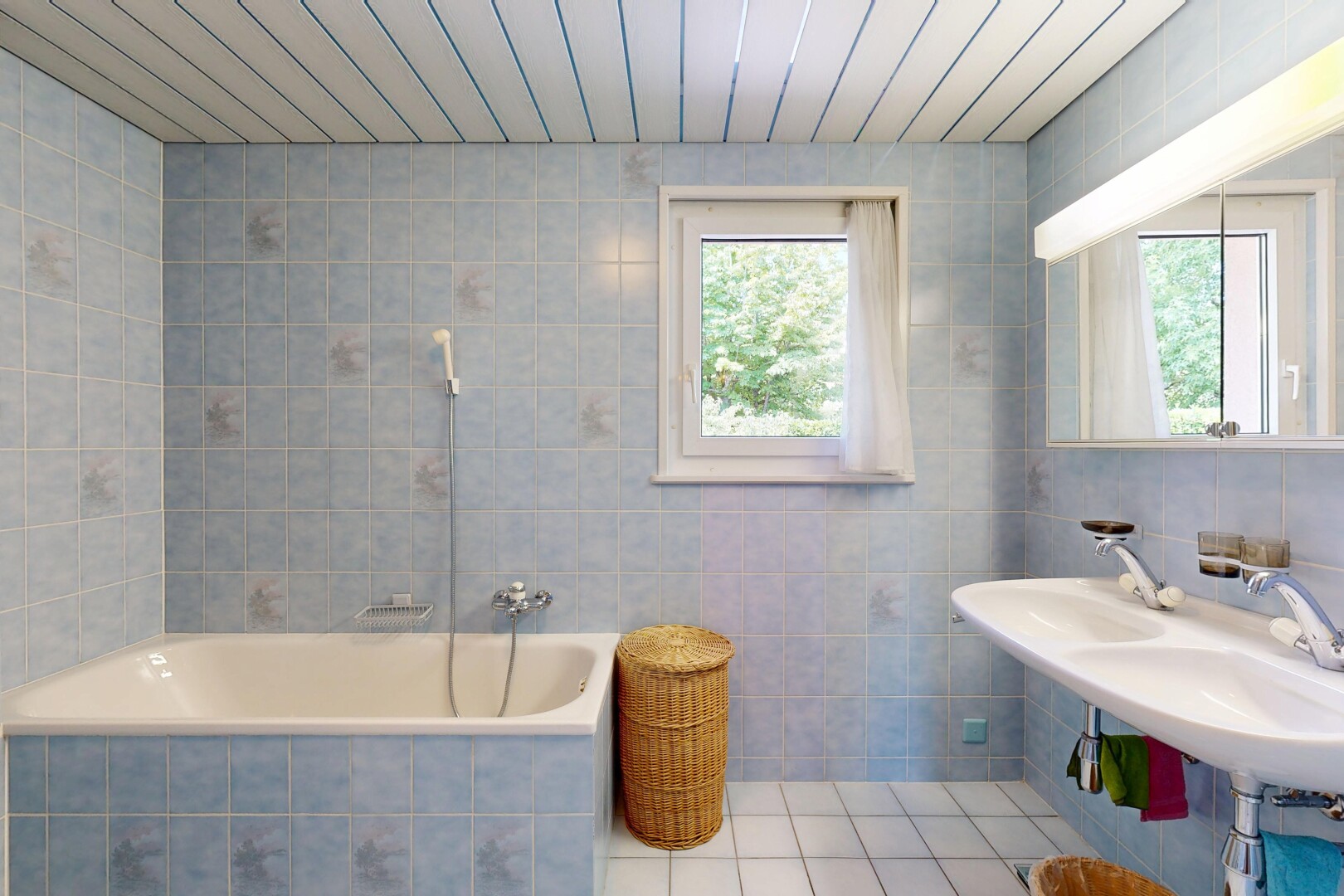 bathroom featuring tile walls, light tile patterned floors, and wood ceiling
