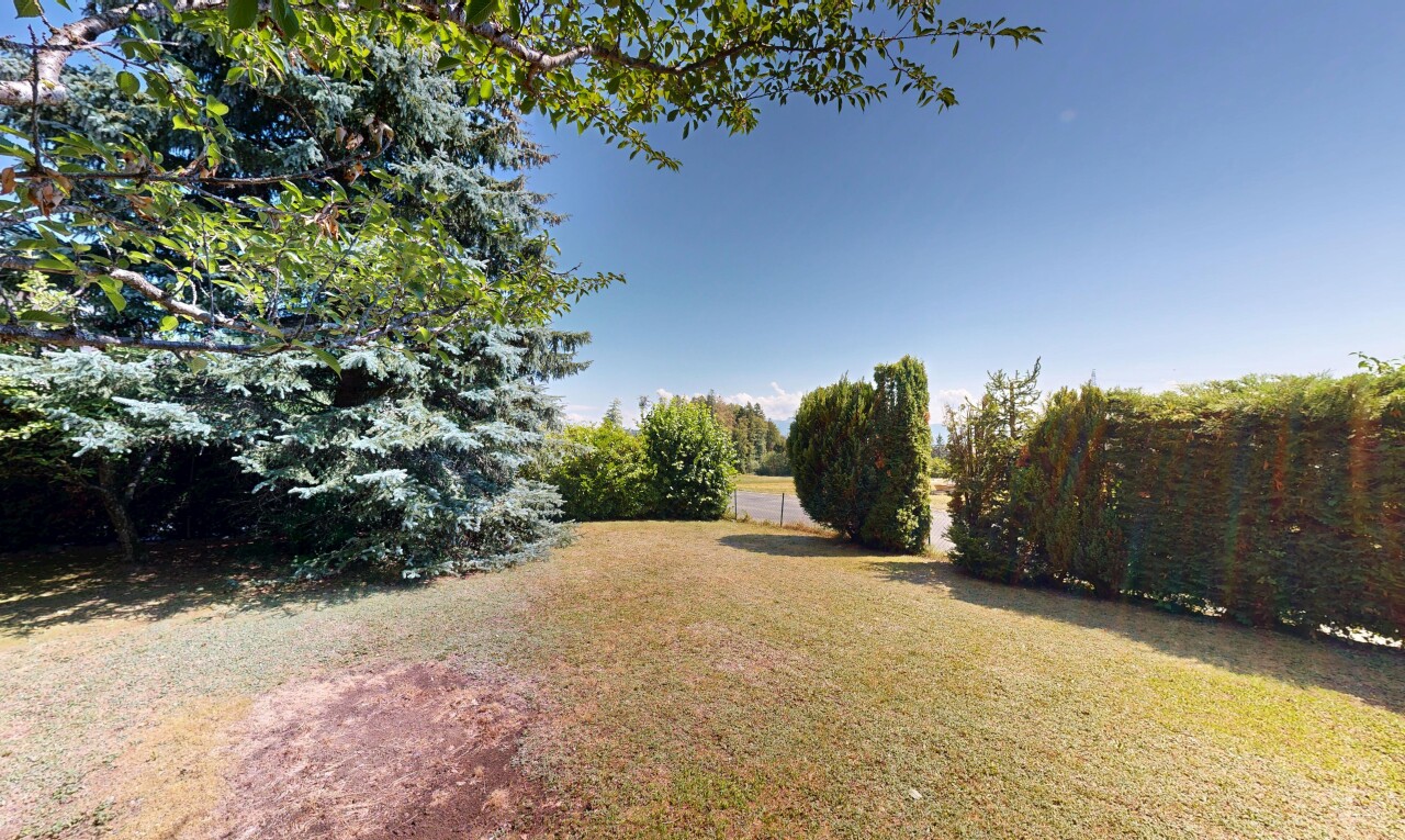 view of garden