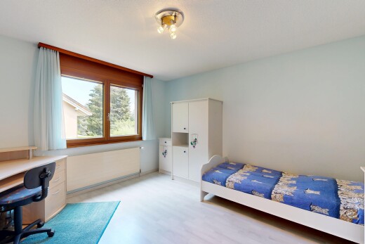 chambre avec radiateur, drywall, cloison sèche, espace bureau, et inside property