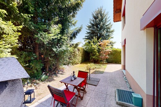 terrasse avec terrasse, coin repas extérieur, from property, et day time