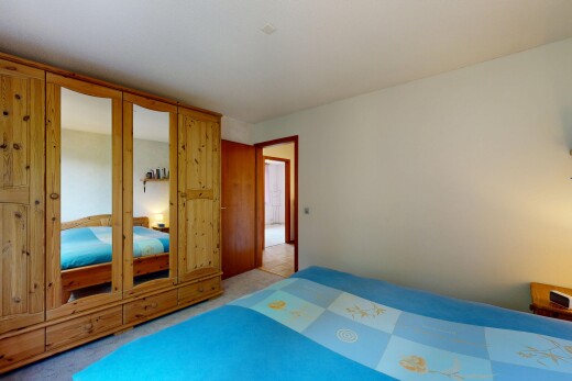chambre avec drywall, cloison sèche, inside property, carpet, et moquette