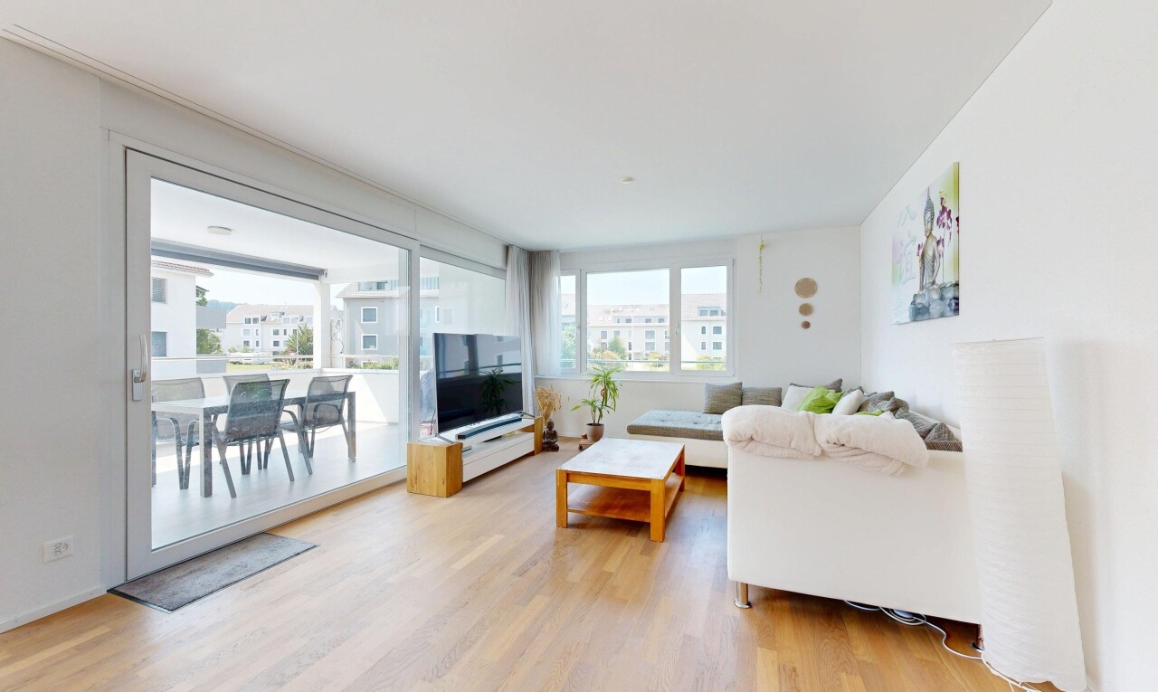 wohnzimmer mit holzfußboden, wood finish floor, gipskartonwand, drywall, und fernseher