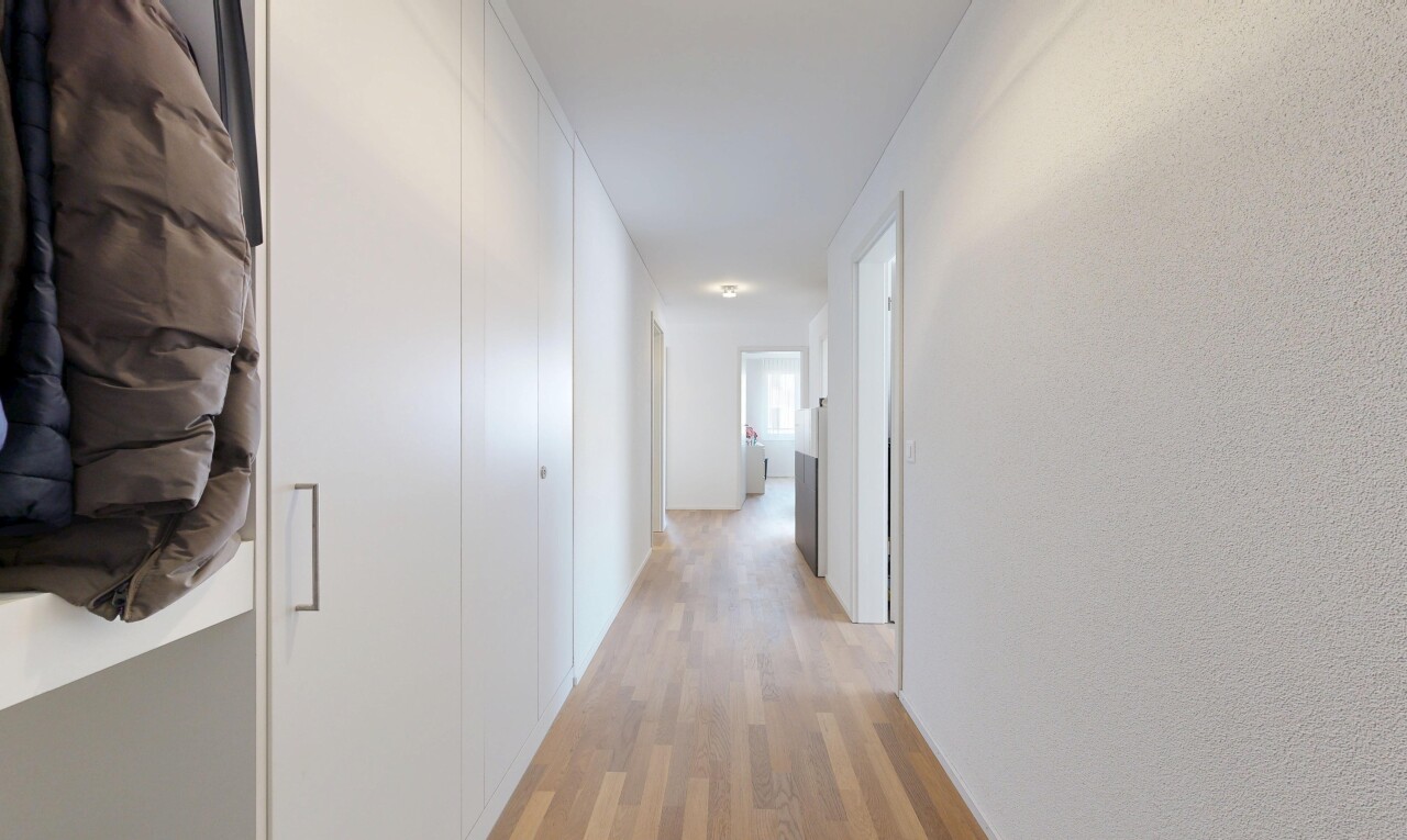 halle / korridor mit holzfußboden, wood finish floor, und inside property