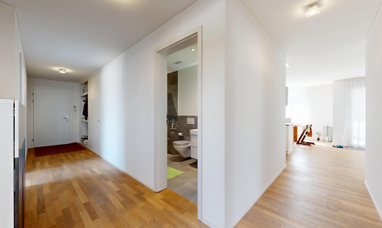 halle / korridor mit holzfußboden, wood finish floor, gipskartonwand, drywall, und inside property