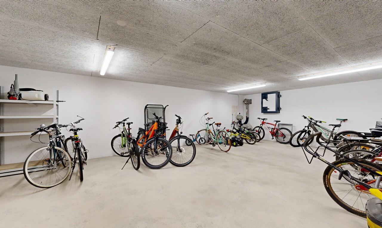 fitnessstudio mit inside community, concrete floor, und drywall