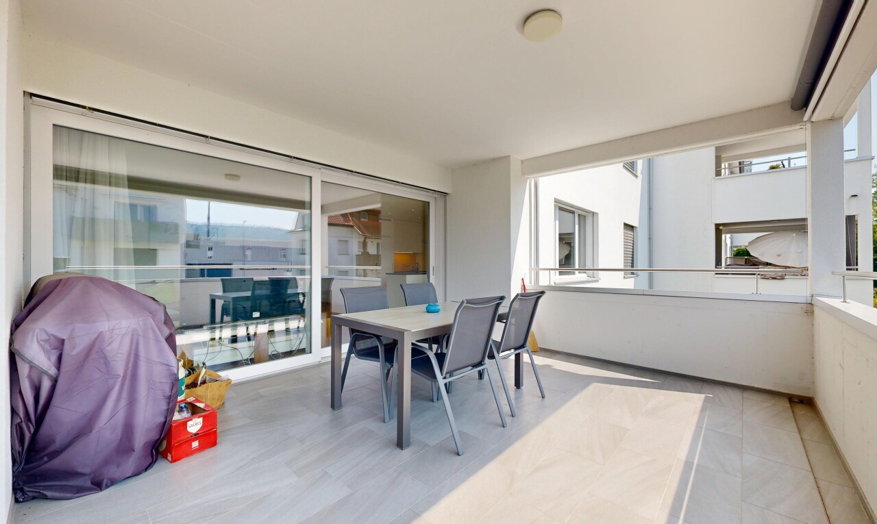 terrasse mit essbereich im freien, inside property, und grill