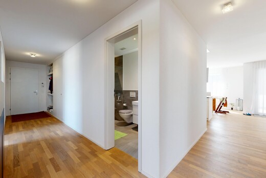 halle / korridor mit holzfußboden, wood finish floor, gipskartonwand, drywall, und inside property
