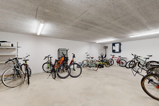 fitnessstudio mit inside community, concrete floor, und drywall