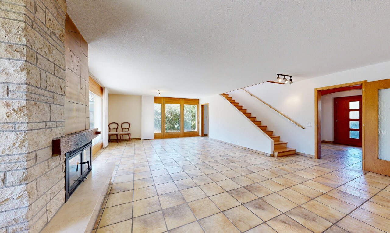 wohnzimmer mit deckenbeleuchtung, treppen, light floor, kamin, und gipskartonwand