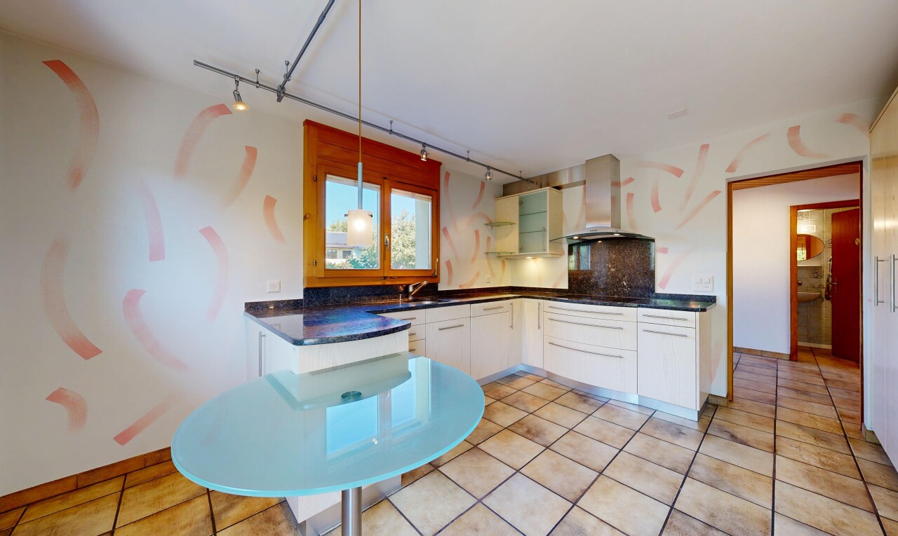 küche mit dark countertops, dunstabzugshaube, deckenbeleuchtung, gipskartonwand, und drywall