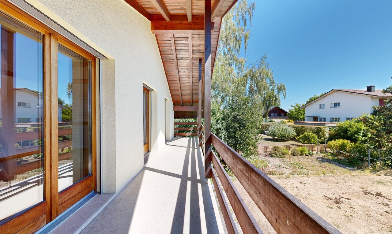 balkon mit balkon, day time, und from property