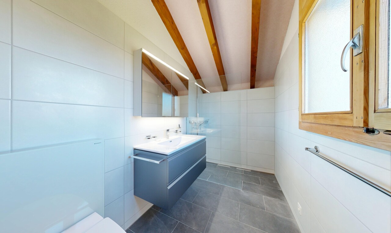 bad mit schminktisch, spiegel, toilette, tile wall, und fliesenwand