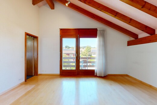 leerer raum mit beamed ceiling, balkendecke, high ceiling, hohe decke, und drywall