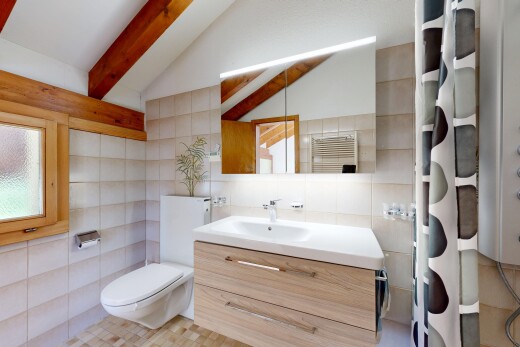 bad mit handtuchwärmer, schminktisch, spiegel, komplettes badezimmer, und toilette