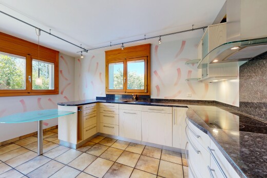 küche mit dunstabzugshaube, dark countertops, light floor, stein arbeitsplatten, und stone countertops