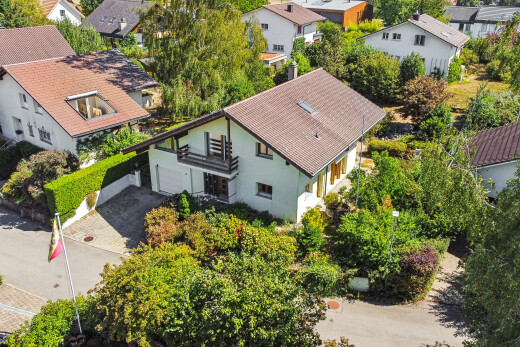 außenansicht mit auffahrt, garage, neighborhood view, wohngebietblick, und residential view