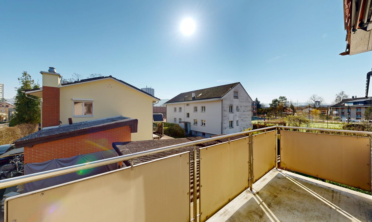balkon mit from property, balkon, und day time