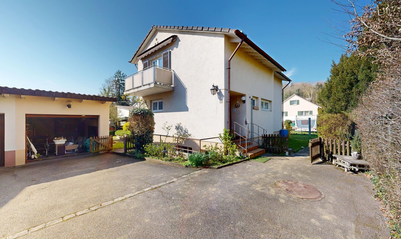 außenansicht mit stuckverkleidung, day time, property visible, außenansicht, und balkon