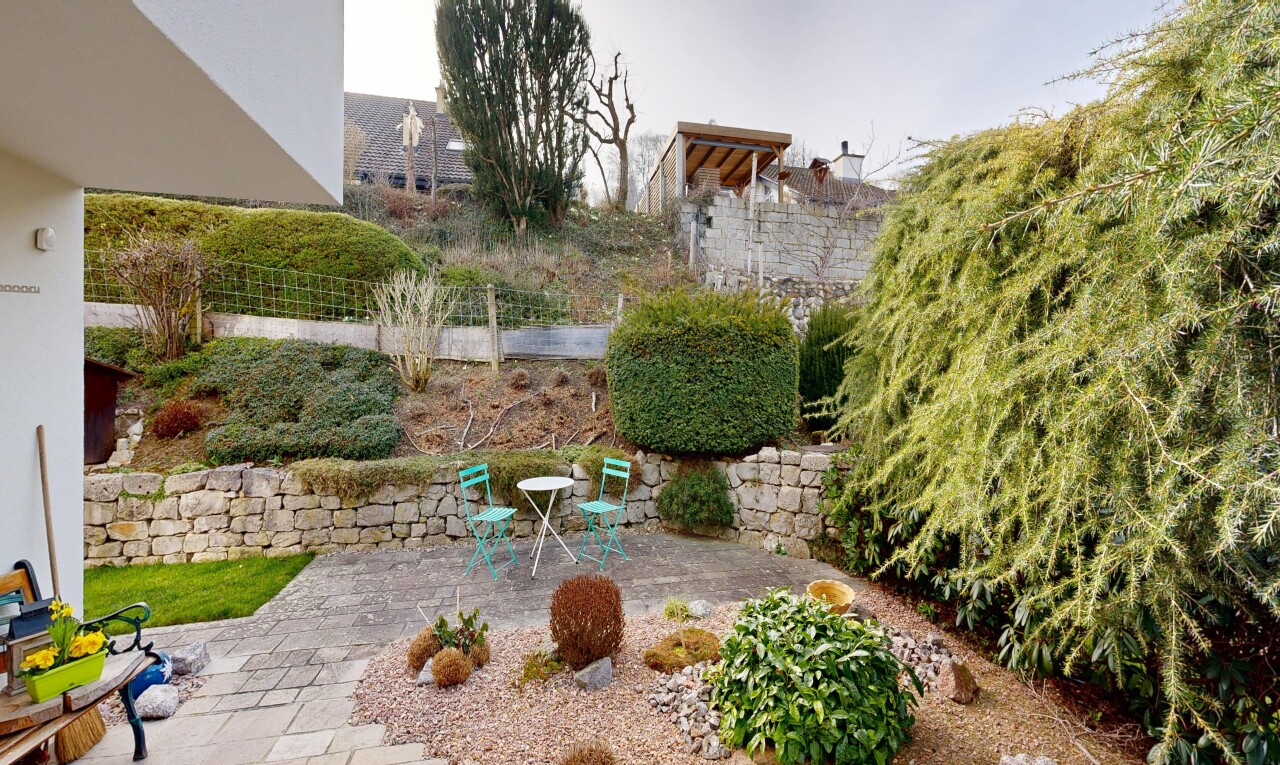 jardin avec terrasse et clôture