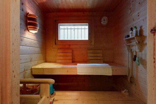 bad mit sauna, holzwand, wood wall, inside property, und holzdecke