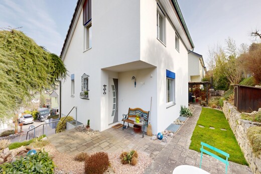 außenansicht mit property visible, stuckverkleidung, und zaun