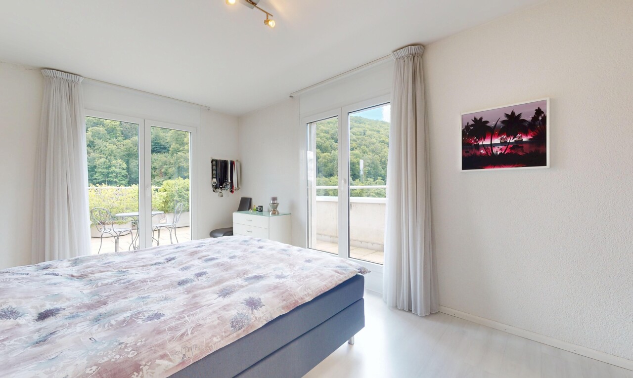 chambre avec accès à l'extérieur, inside property, natural light, lumière naturelle, et drywall