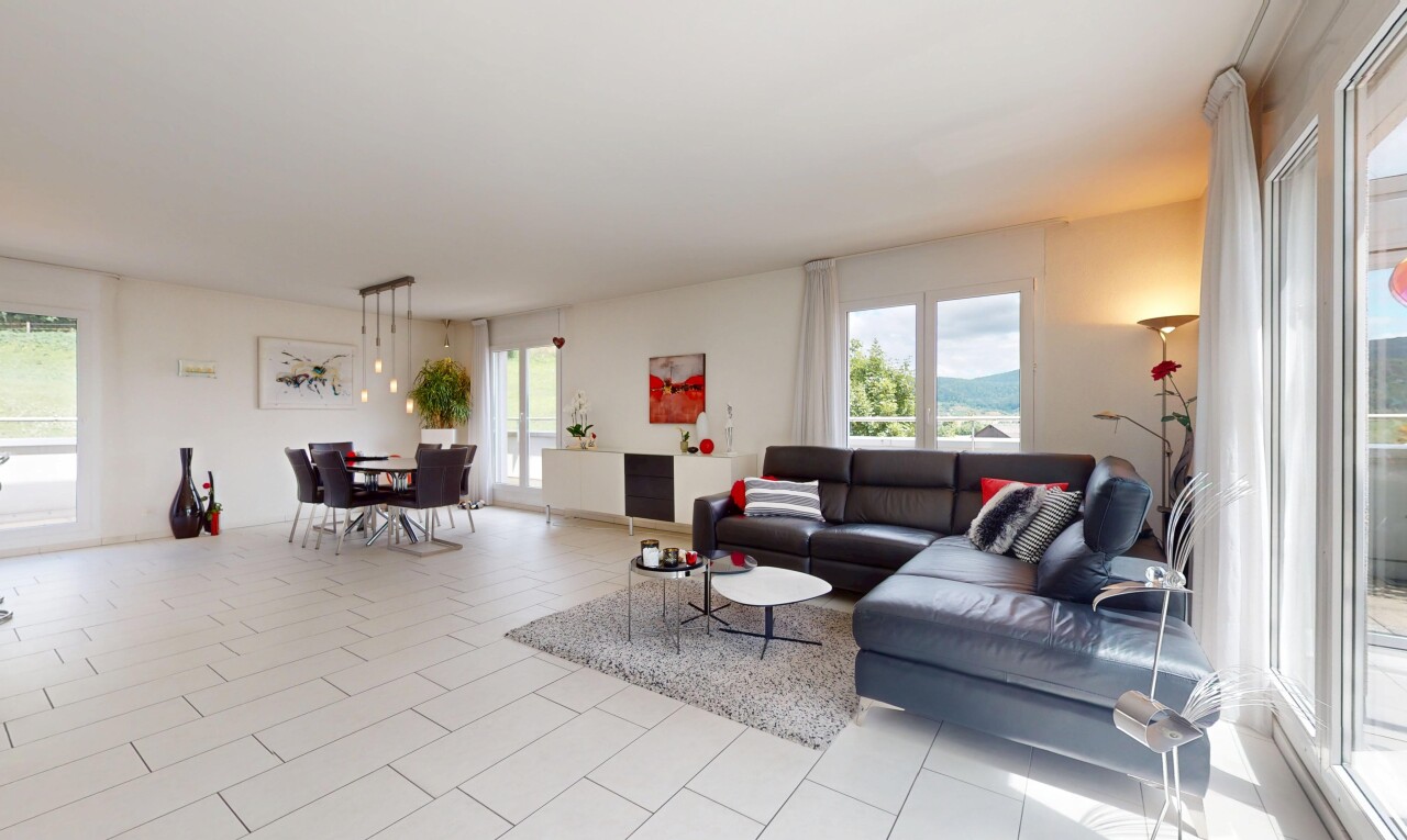 salon / salle à manger avec inside property, natural light, lumière naturelle, drywall, et cloison sèche
