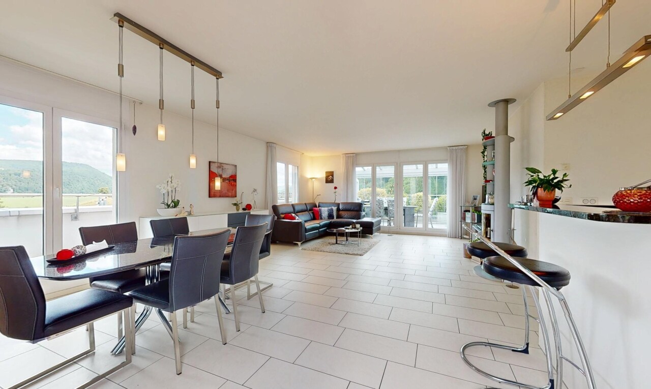 salon / salle à manger avec inside property, natural light, lumière naturelle, drywall, et cloison sèche