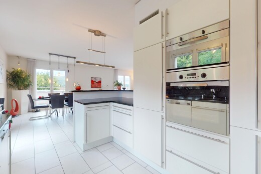 küche mit natural light, natürliches licht, küchentheke, arbeitsplatten, und inside property