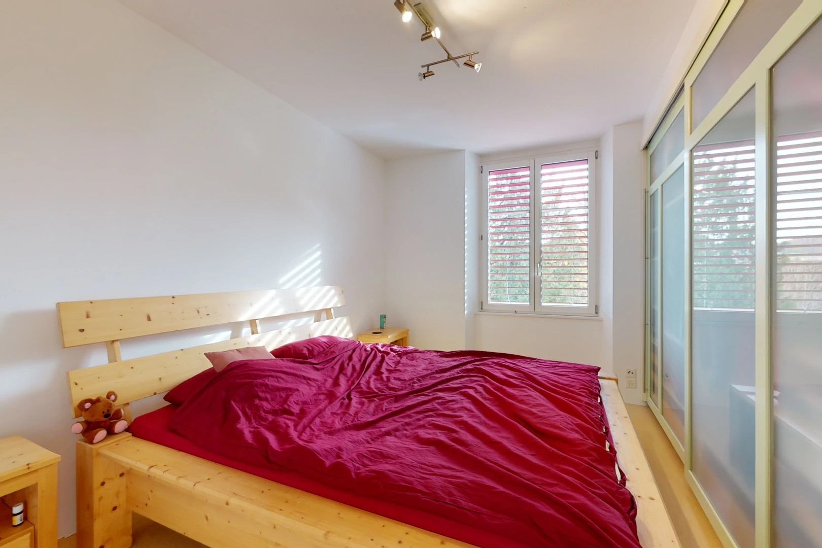 chambre à coucher avec lumière naturelle