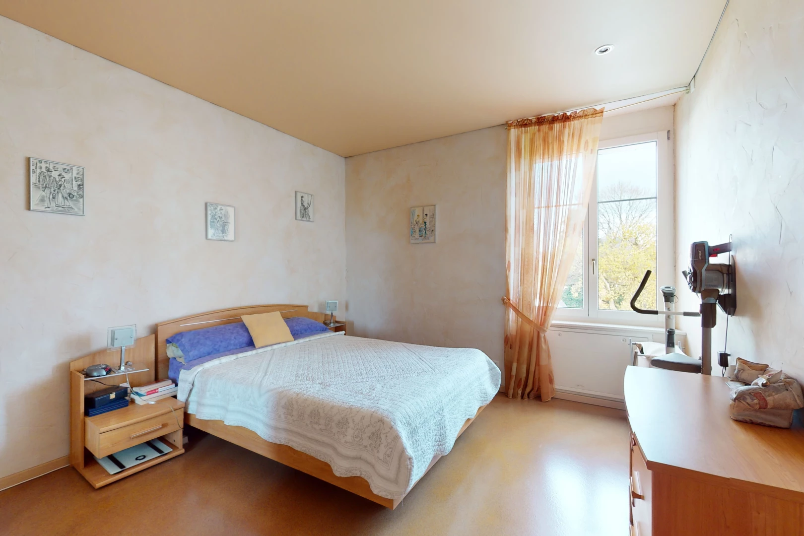 chambre à coucher avec lumière naturelle