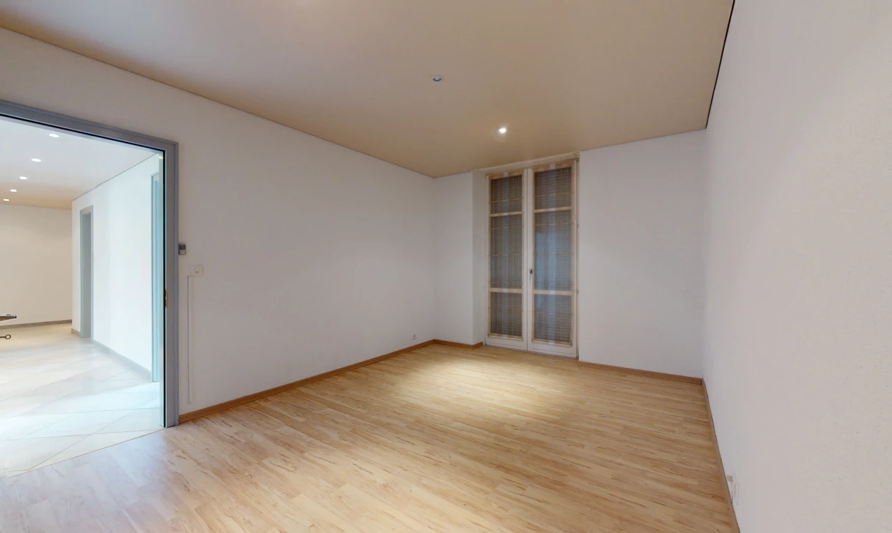 chambre vide avec parquet