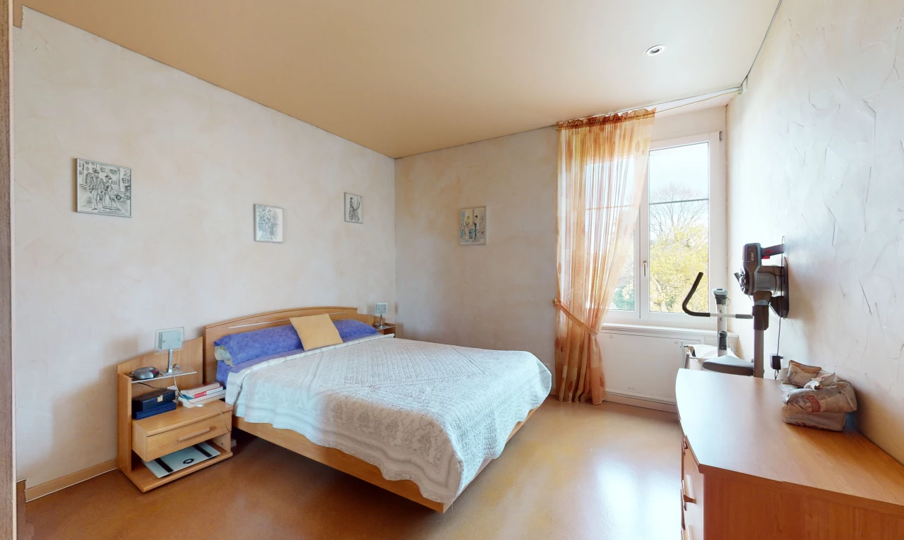 chambre à coucher avec lumière naturelle