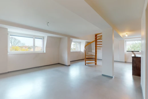 chambre vide avec lumière naturelle
